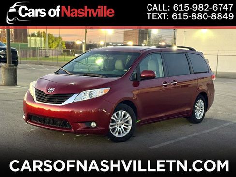 Used 2011 Toyota Sienna XLE image 1