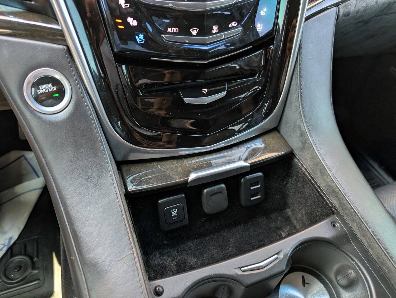 Used 2017 Cadillac Escalade ESV Platinum AWD/4WD image 28