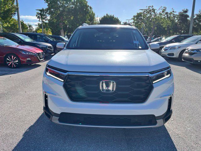 Used 2024 Honda Pilot Touring image 2