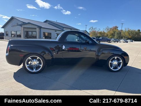 Used 2005 Chevrolet SSR w/ Preferred Equipment Group image 22