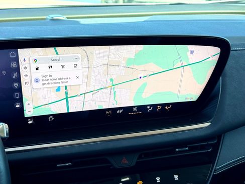 Used 2025 Buick Envision Sport Touring image 30