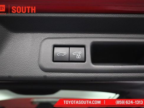 Used 2023 Toyota Sequoia Platinum AWD/4WD image 38