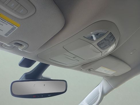 Used 2020 Chrysler Pacifica Touring w/ Advanced Safetytec Group FWD image 23
