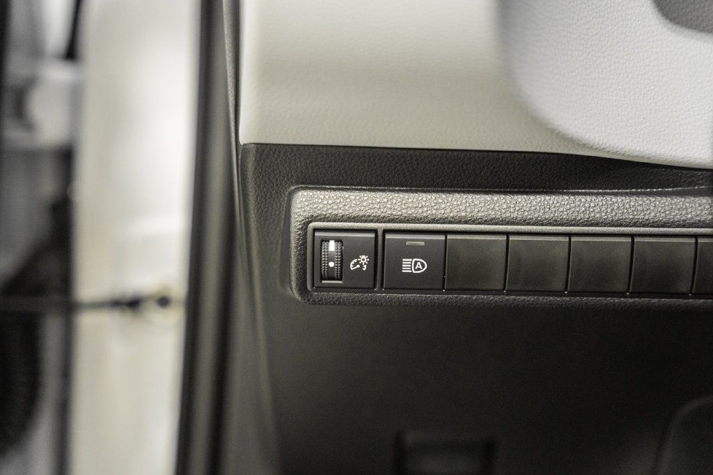 Used 2025 Toyota Corolla SE FWD image 38