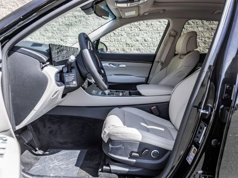 New 2026 Genesis GV70 2.5T Advanced AWD/4WD image 12
