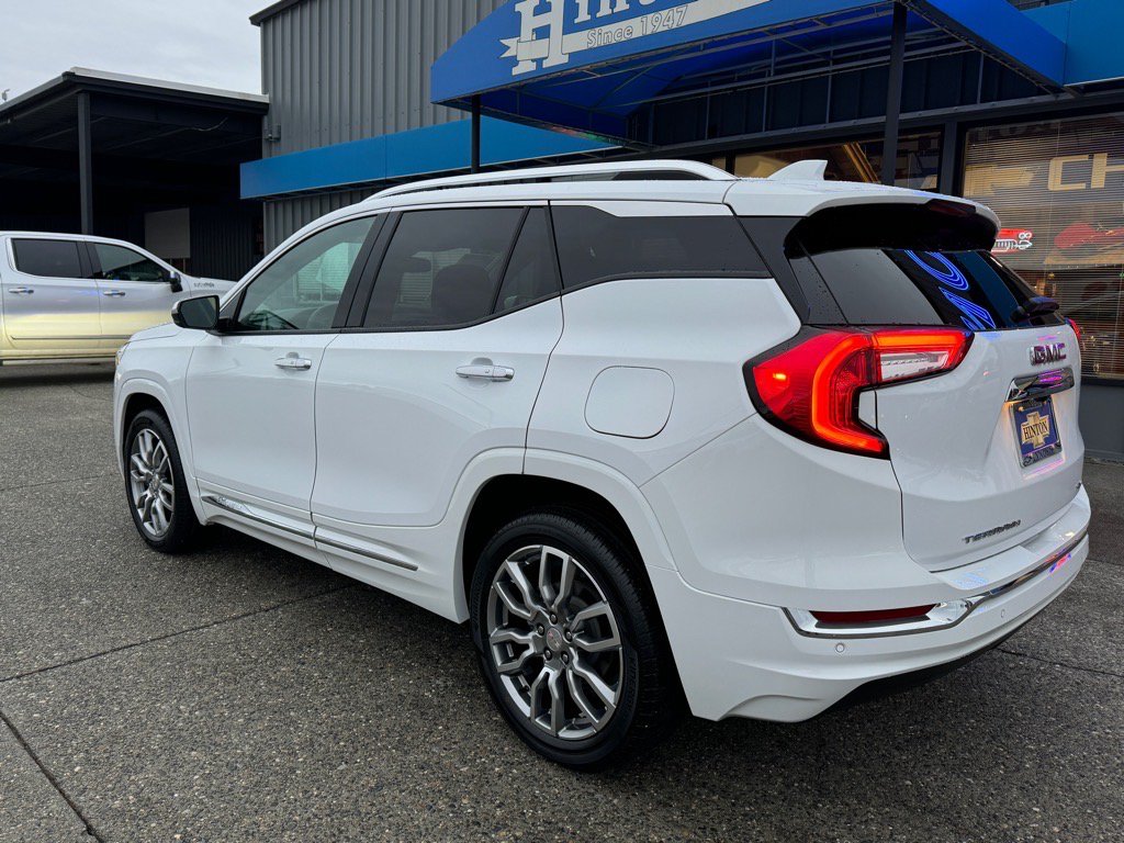 Used 2024 GMC Terrain Denali AWD/4WD image 3