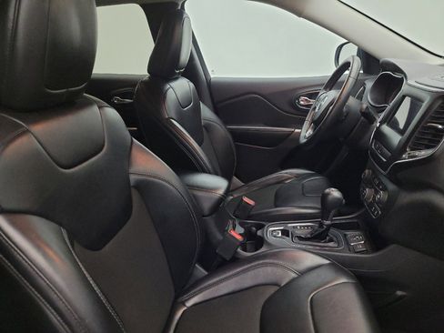 Used 2020 Jeep Cherokee Latitude Plus image 21