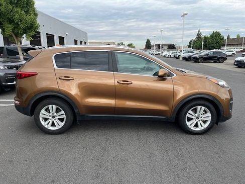 Used 2018 Kia Sportage LX w/ LX Popular Package FWD image 4