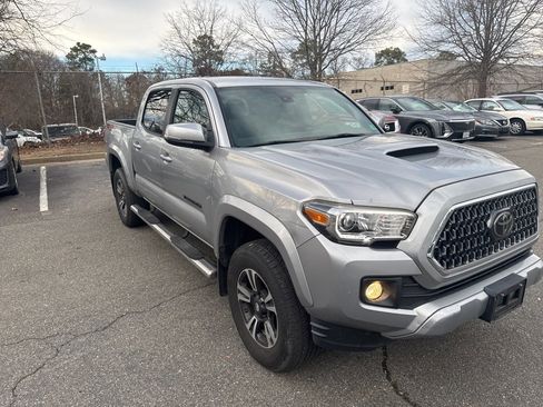 Used 2019 Toyota Tacoma SR image 1