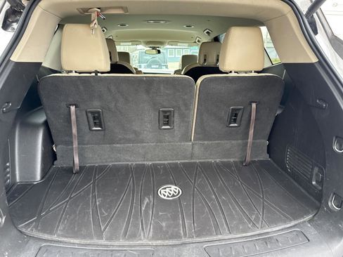 Used 2018 Buick Enclave Essence image 11