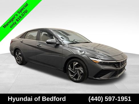 Used 2024 Hyundai Elantra SEL w/ Convenience Package FWD image 3