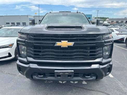 Used 2024 Chevrolet Silverado 2500 Custom w/ Custom Convenience Package AWD/4WD image 2