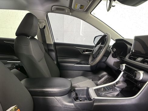 Used 2025 Toyota RAV4 XLE image 25