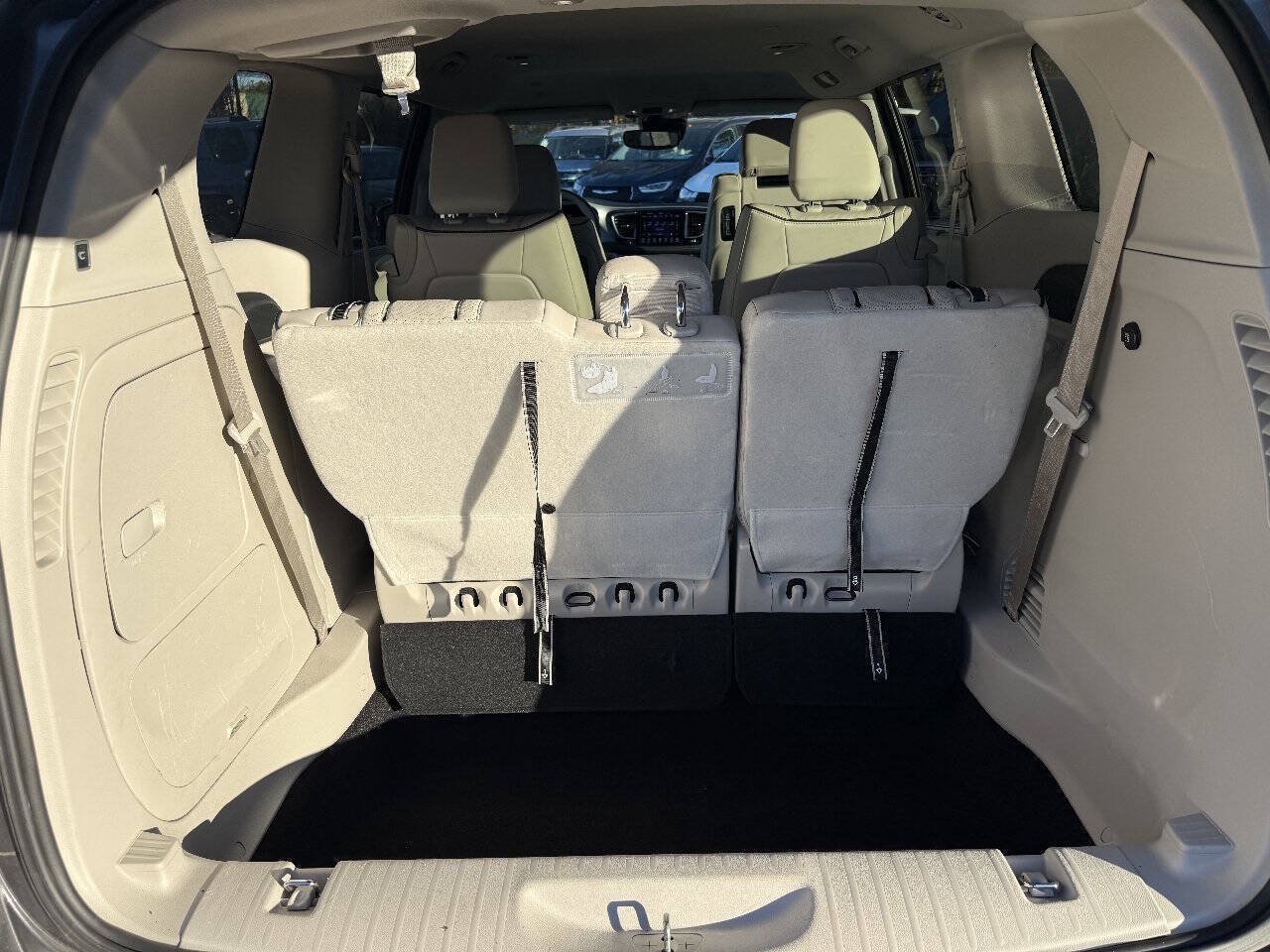 Used 2018 Chrysler Pacifica Limited w/ Advanced Safetytec Group FWD image 13