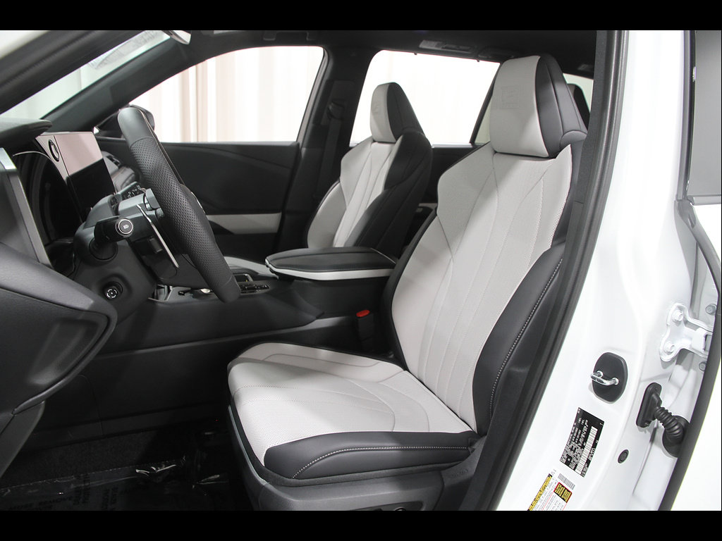 Used 2026 Lexus TX 500h AWD w/ Technology Package image 5