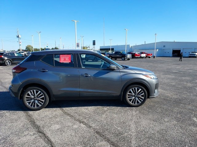 Used 2023 Nissan Kicks SV FWD image 3