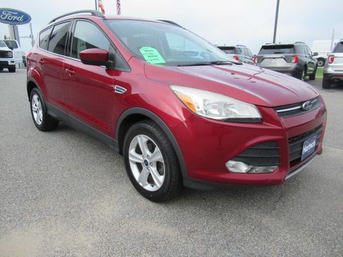 Used 2016 Ford Escape SE w/ Equipment Group 201A FWD image 3