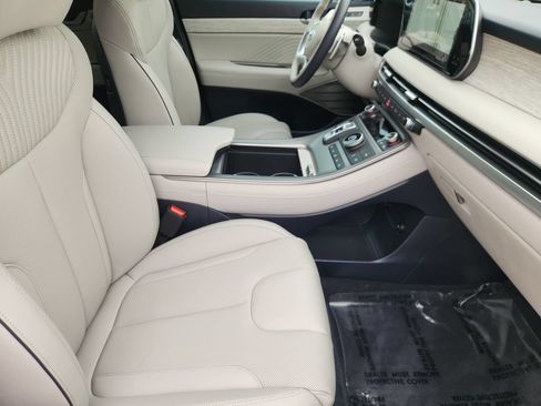 Certified 2025 Hyundai Palisade Calligraphy FWD image 14