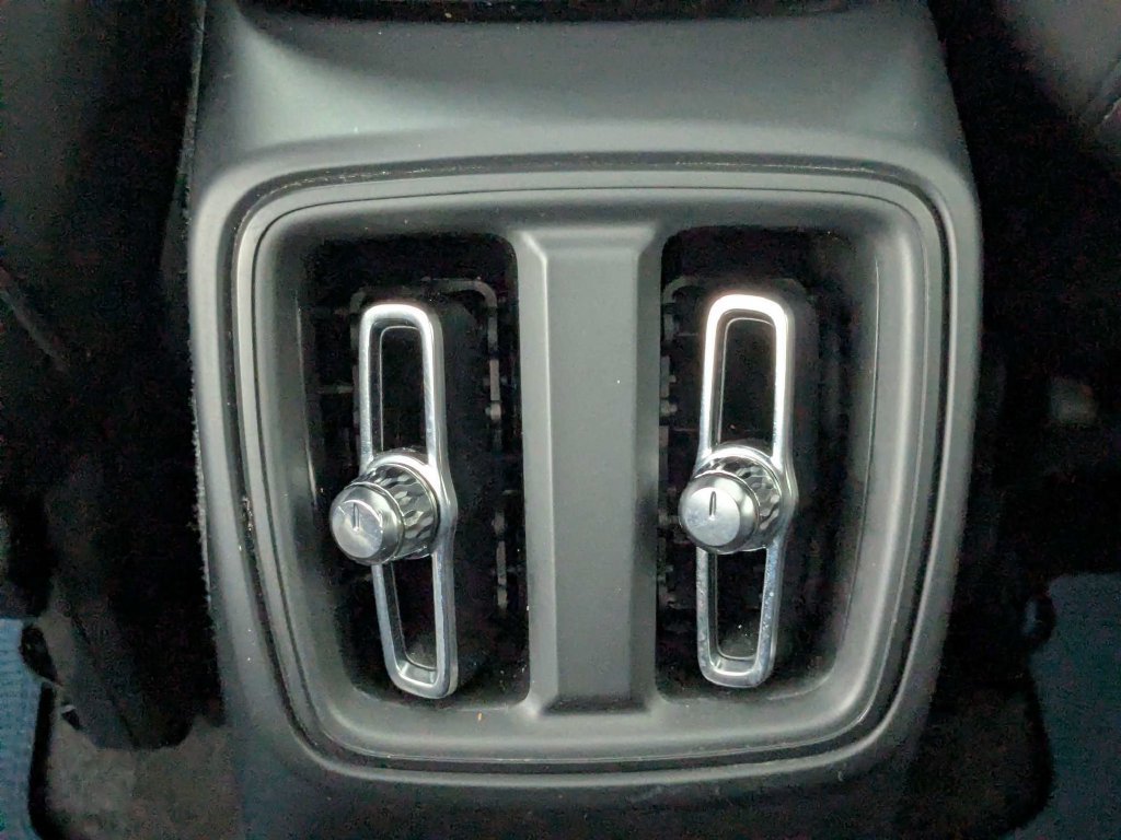 Certified 2024 Volvo C40 Recharge Core AWD/4WD image 20