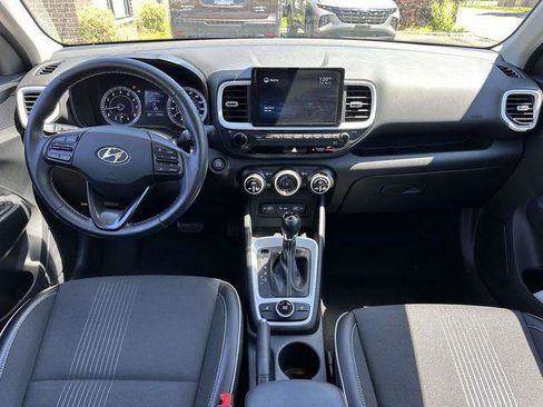 Used 2022 Hyundai Venue Limited FWD image 15