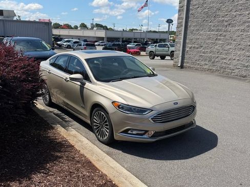 Used 2017 Ford Fusion Energi SE FWD image 5