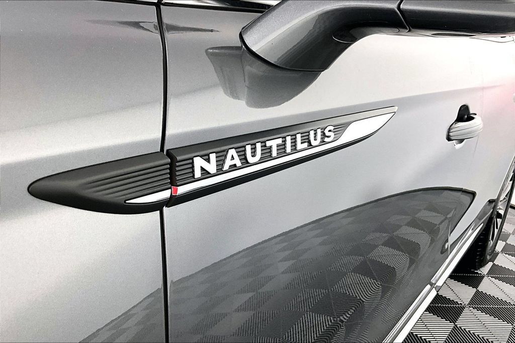 Used 2023 Lincoln Nautilus Reserve FWD image 14