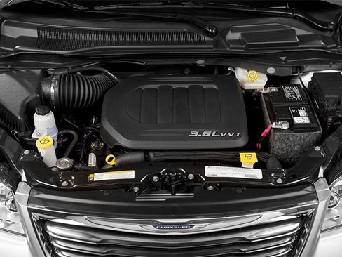 Used 2013 Chrysler Town & Country Touring-L w/ Premium Group FWD image 14