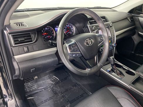 Used 2017 Toyota Camry SE image 10