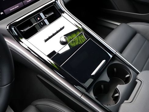 Certified 2025 Porsche Panamera 4 image 24