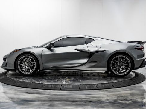 Used 2024 Chevrolet Corvette Z06 image 8