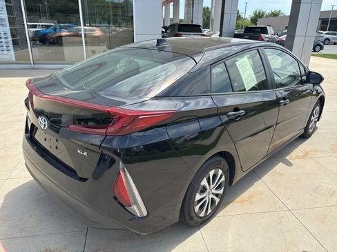 Used 2022 Toyota Prius Prime XLE FWD image 7