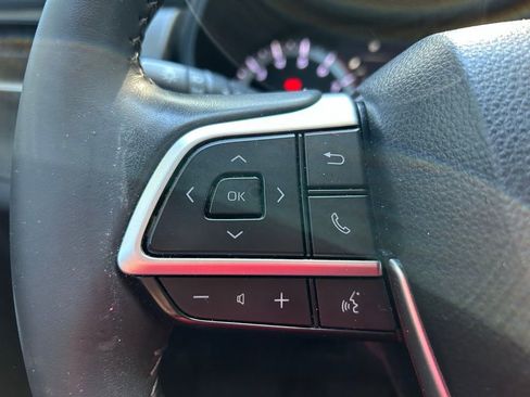 Used 2023 Toyota Highlander LE image 19