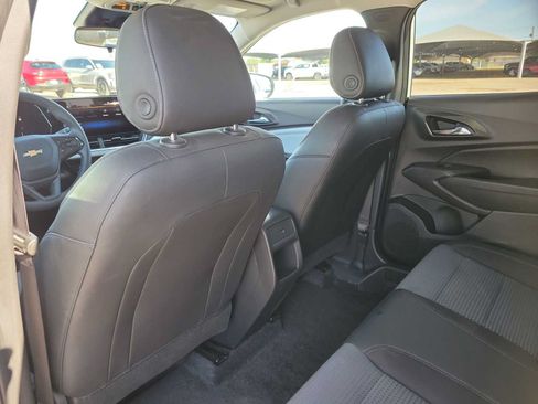 Used 2025 Chevrolet Trax LT FWD image 16