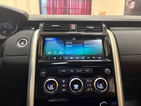 Used 2018 Land Rover Discovery HSE AWD/4WD image 25