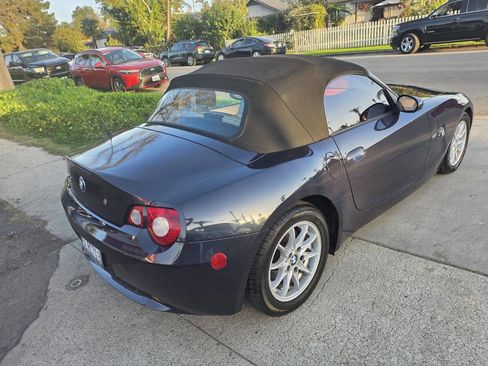 Used 2005 BMW Z4 2.5i image 6