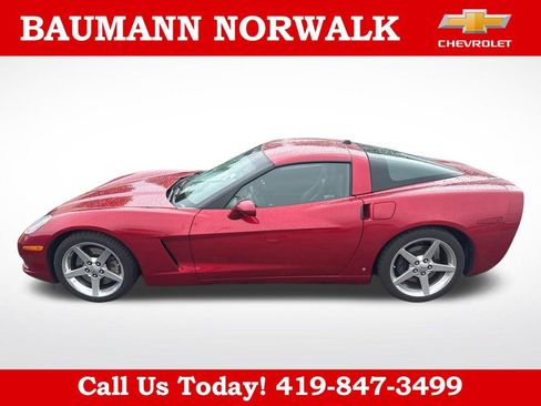 Used 2005 Chevrolet Corvette Coupe w/ Preferred Equipment Group RWD image 2