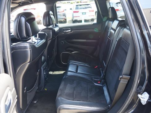 Used 2015 Jeep Grand Cherokee SRT w/ Luxury Group II AWD/4WD image 18