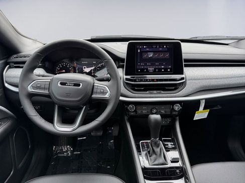 New 2026 Jeep Compass Latitude image 12