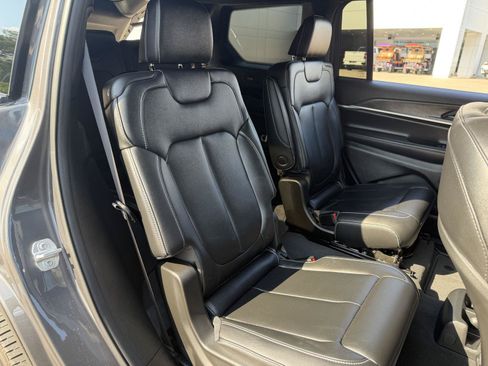 Certified 2025 Jeep Grand Cherokee L Limited RWD image 19