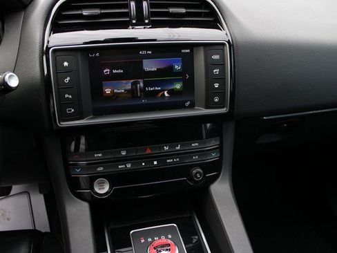 Used 2018 Jaguar F-PACE Prestige image 24