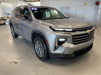 Used 2025 Chevrolet Traverse LT