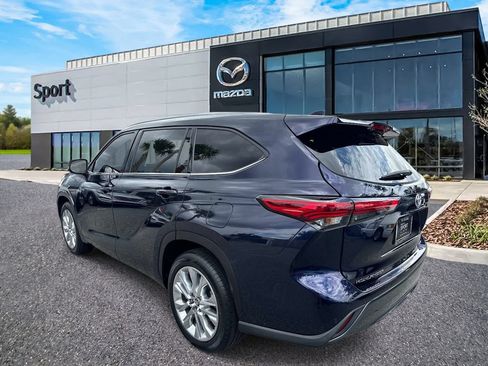 Used 2022 Toyota Highlander Limited FWD image 11