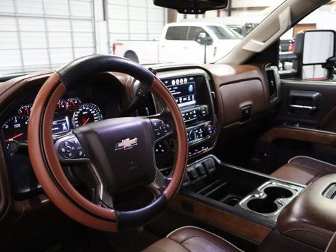 Used 2018 Chevrolet Silverado 1500 High Country AWD/4WD image 30