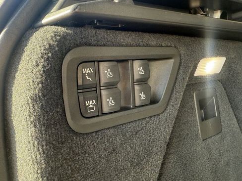 Used 2021 BMW X7 xDrive40i w/ Premium Package image 27