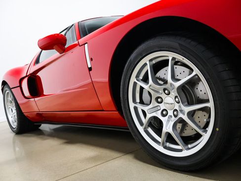 Used 2005 Ford GT image 23