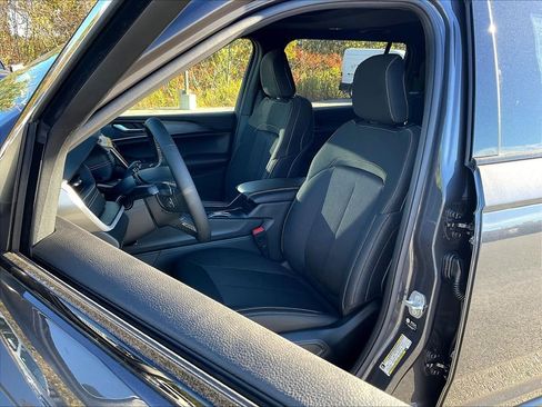 New 2025 Jeep Grand Cherokee L Laredo AWD/4WD image 11
