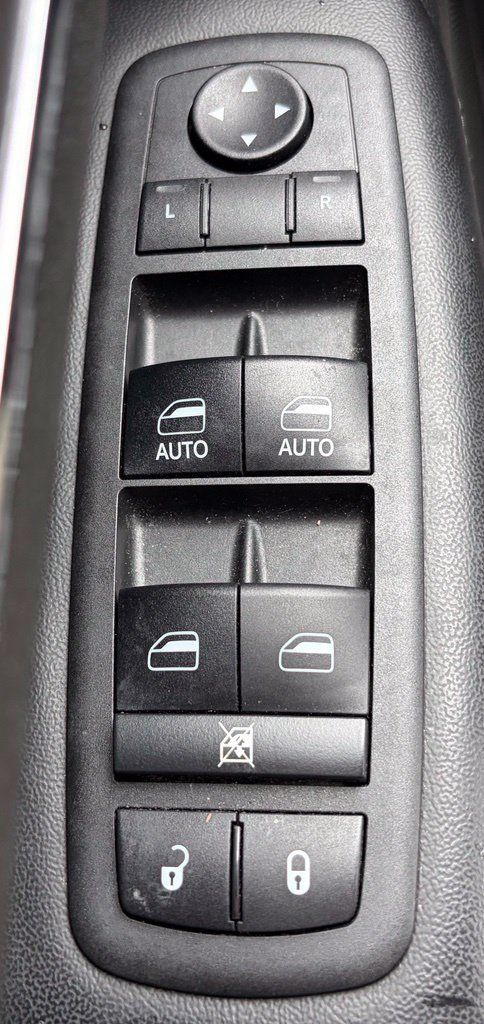 Used 2018 Jeep Grand Cherokee Limited AWD/4WD image 17
