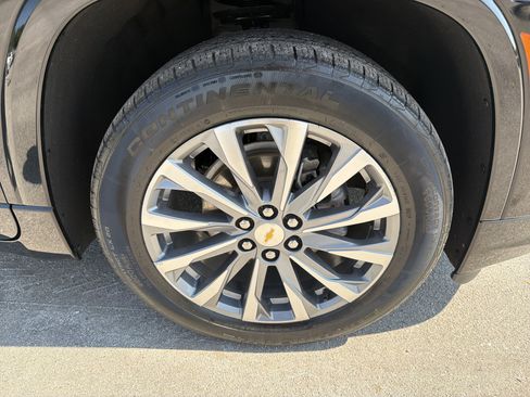 Used 2023 Chevrolet Traverse Premier FWD image 13