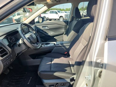Used 2025 Nissan Rogue SV FWD image 13