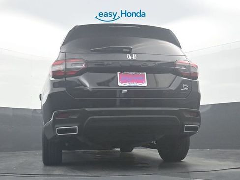 Used 2025 Honda Pilot Black Edition image 32